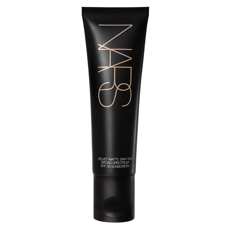 NARS puder za masnu kožu