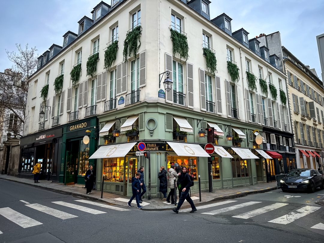 Laduree Patisserie Pariz_iStock