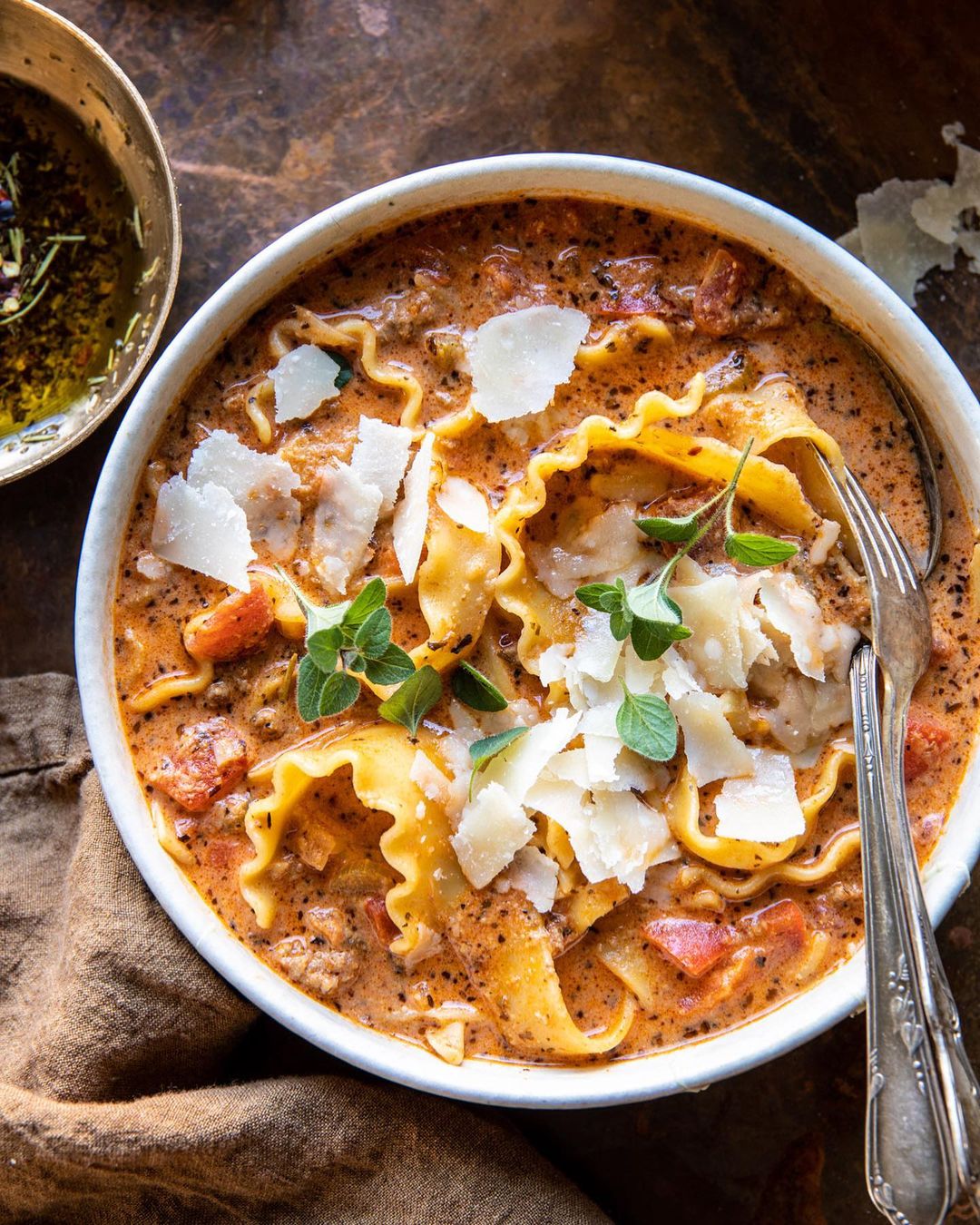 Lasagna soup: donosimo recept za mesnu i vegansku varijantu popularnog comfort jela