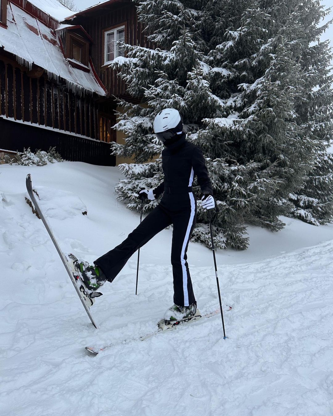 Za sanjkanje na Sljemenu ili skijanje u Alpama: Chic skafanderi za uživanje na snijegu