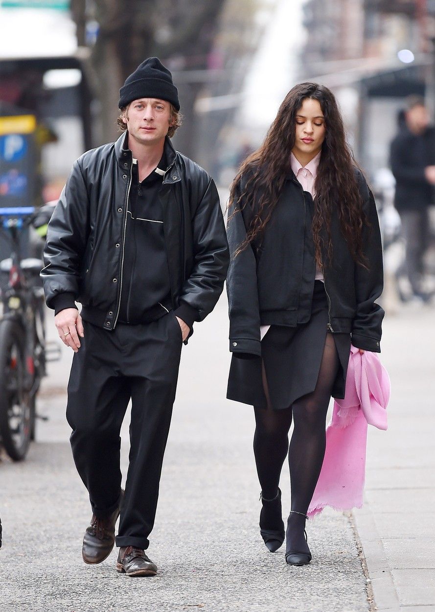 Cool couple alert: Jeremy Allen White i Rosalía