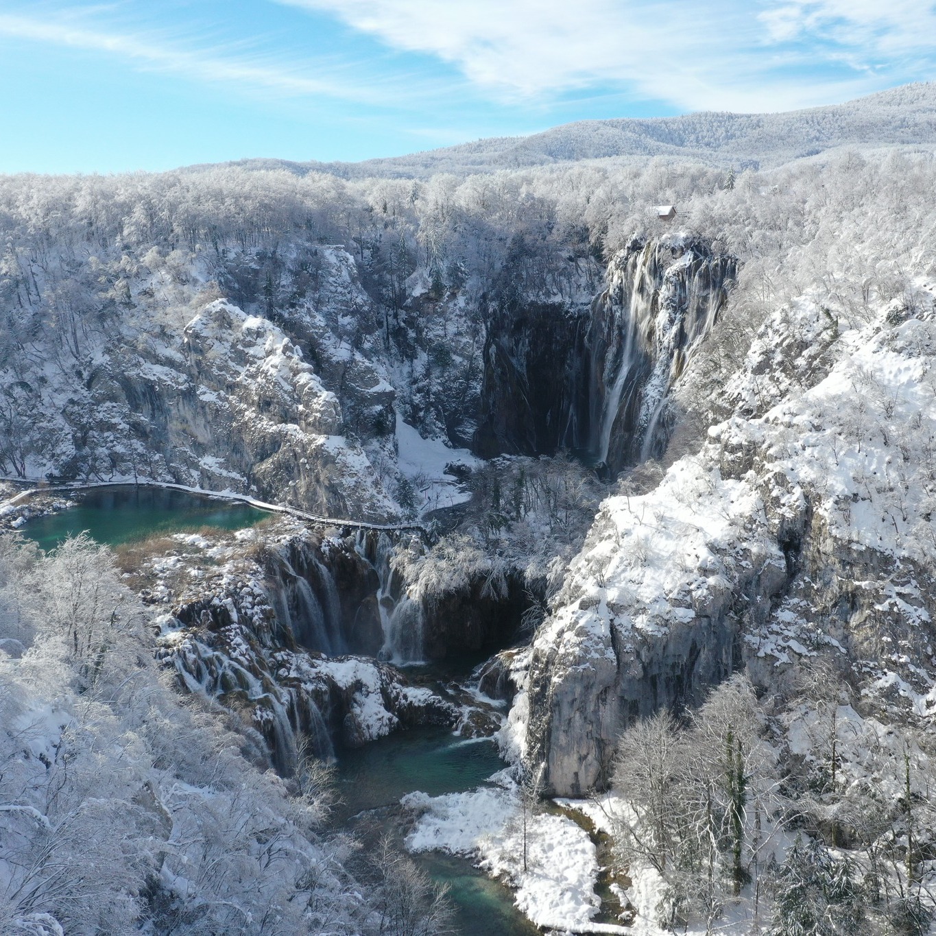 Na Plitvičkim jezerima pao je snijeg i sada izgledaju poput Ledenog kraljevstva iz bajke