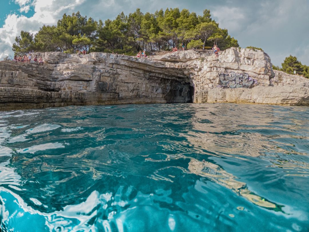 Ulaz u špilju jedne od najljepših hrvatskih plaža sada je strogo zabranjen: Ugrožene životinje, priroda i ljudi