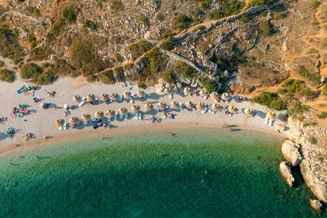 plaža Oprna, Krk_iStock