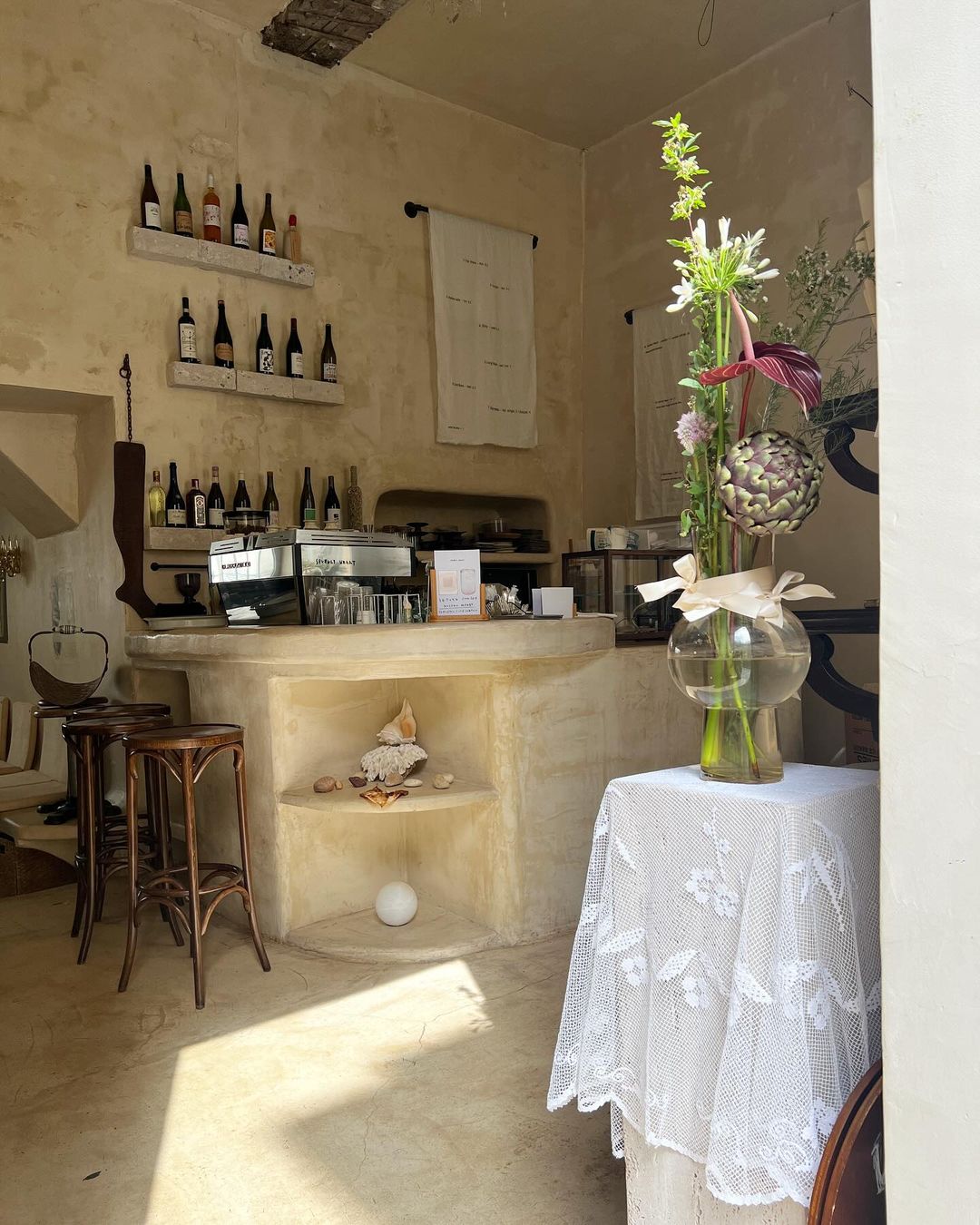 Pariz je uvijek dobra ideja, a mi smo u njemu pronašli novi, najljepši mali café i vinski bar