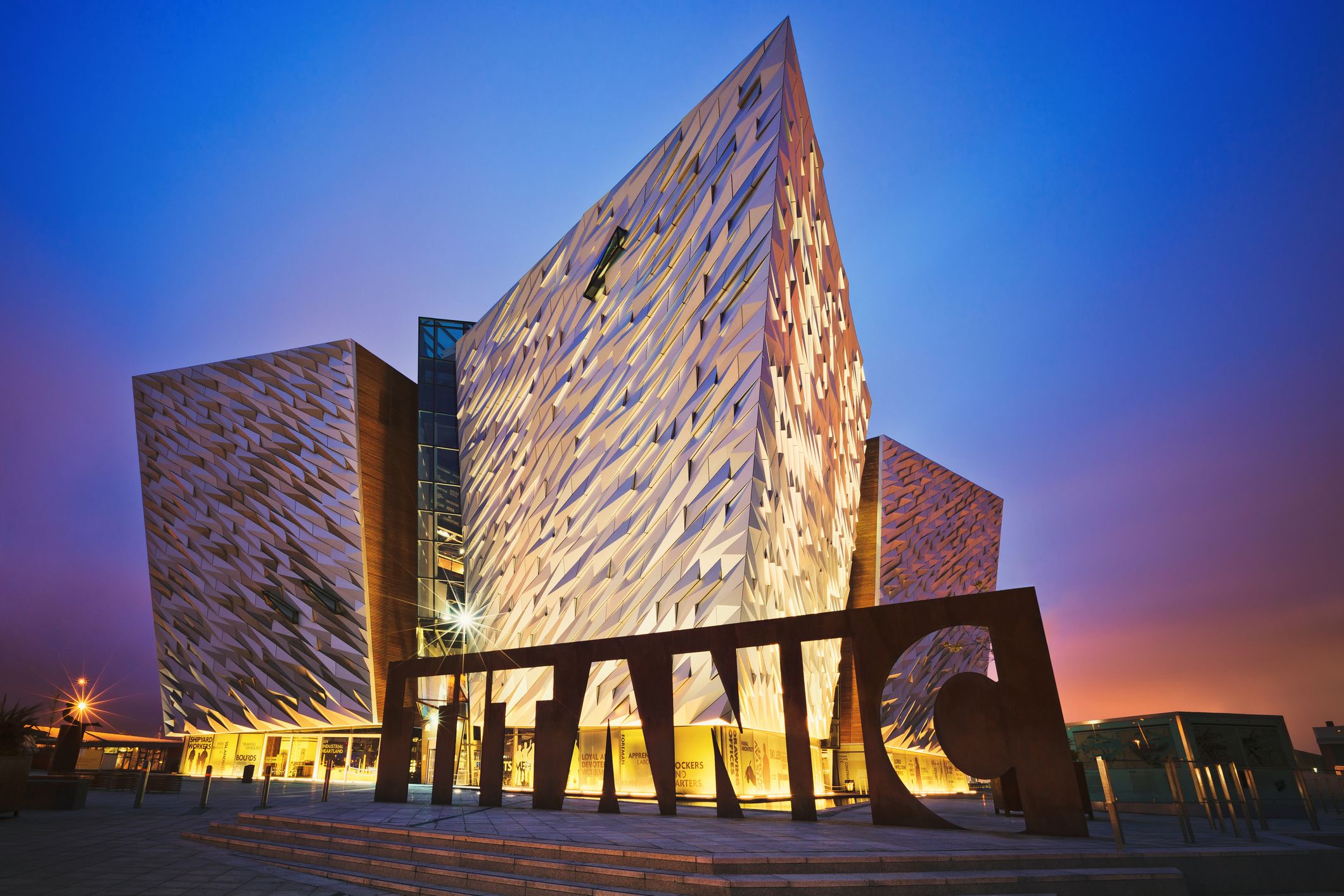 Titanic Belfast muzej, zhuzhu_iStock