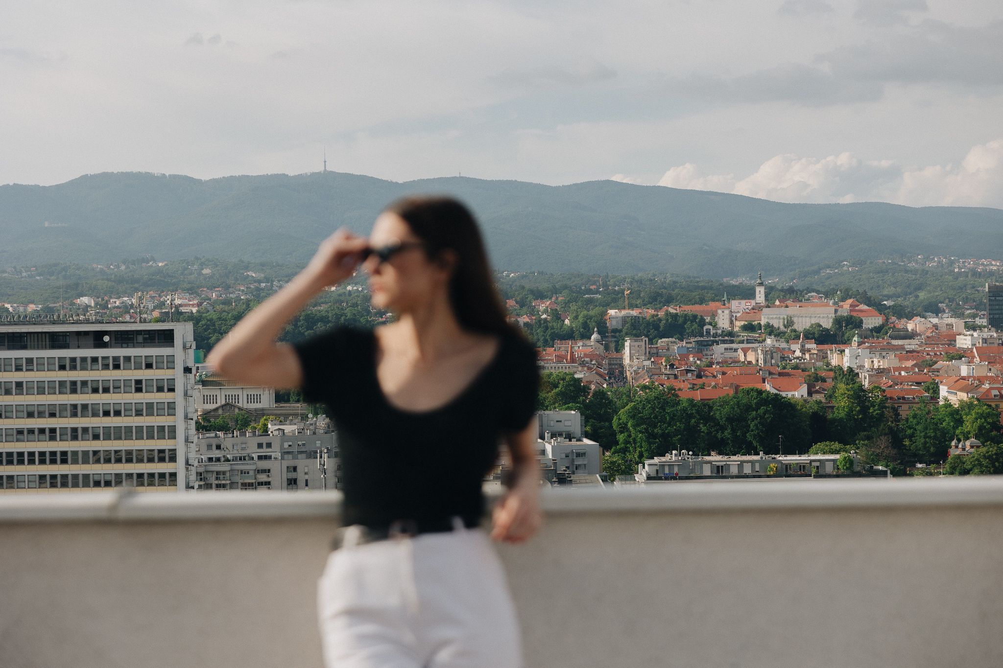 Uskoro počinju ekskluzivni intimni koncerti „Rooftop sessions with Sara Renar“