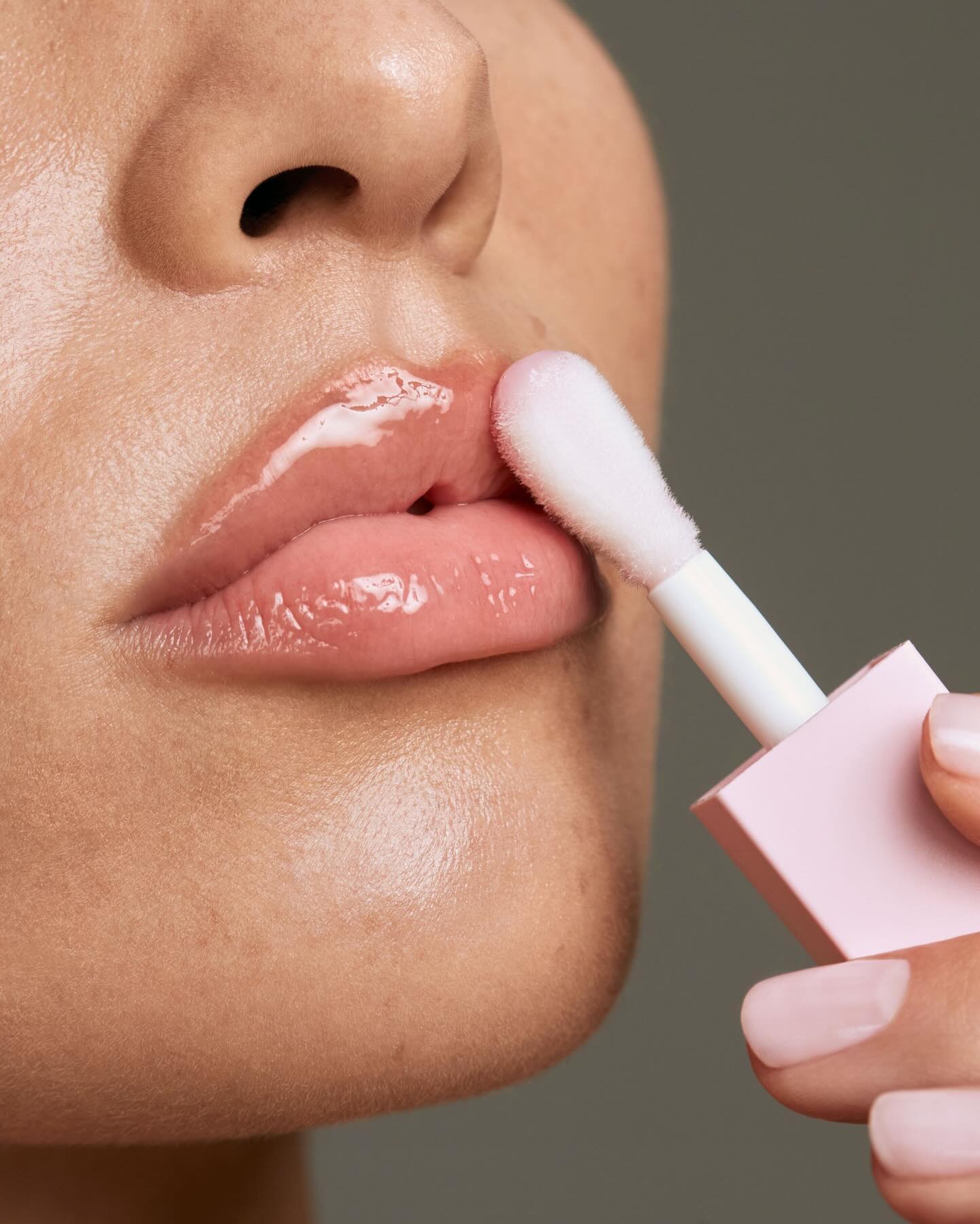 Ulja za usne i dalje su među najpopularnijim beauty proizvodima. Donosimo najnovija