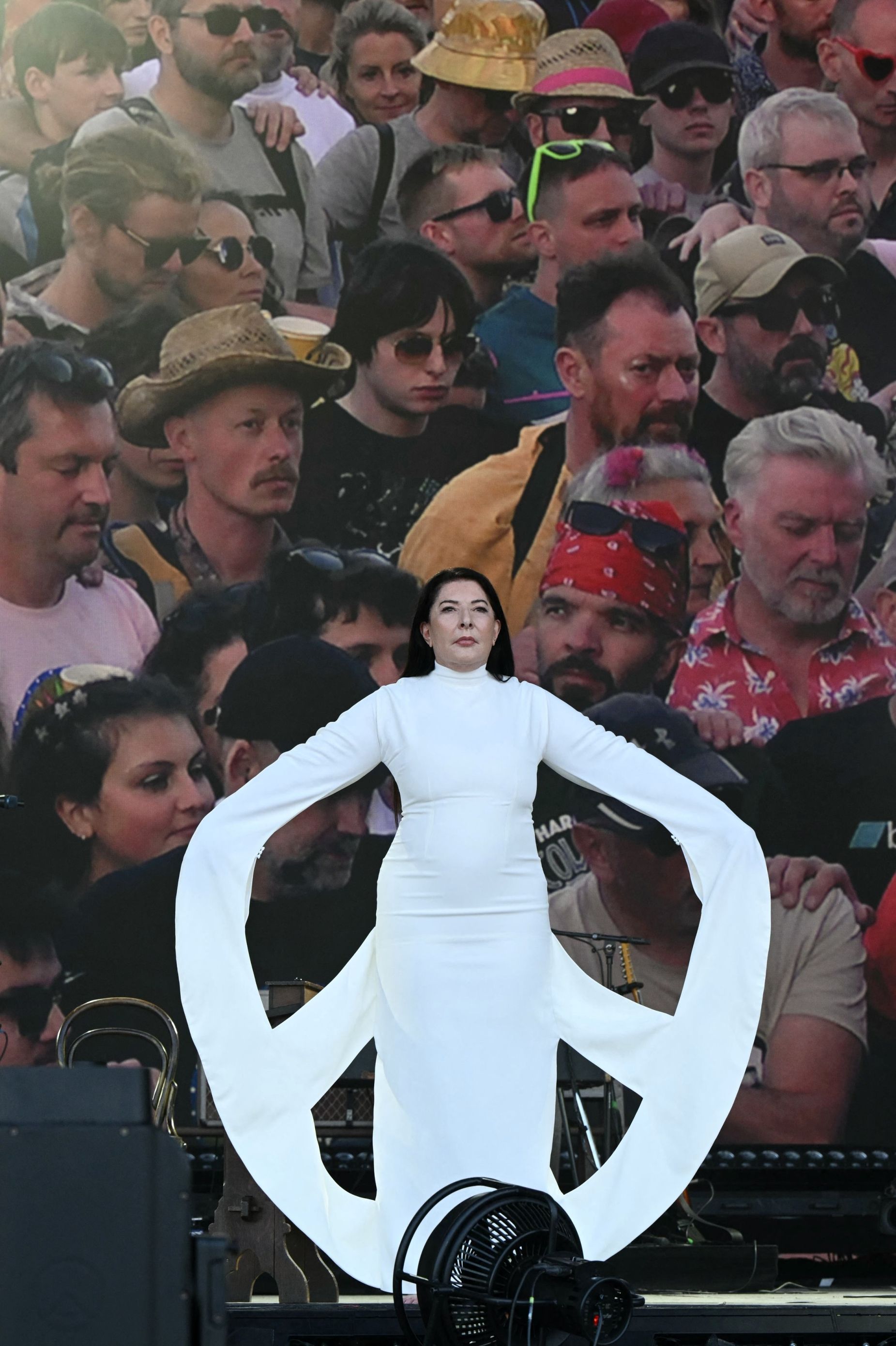 Marina Abramovic Glastonbury performans