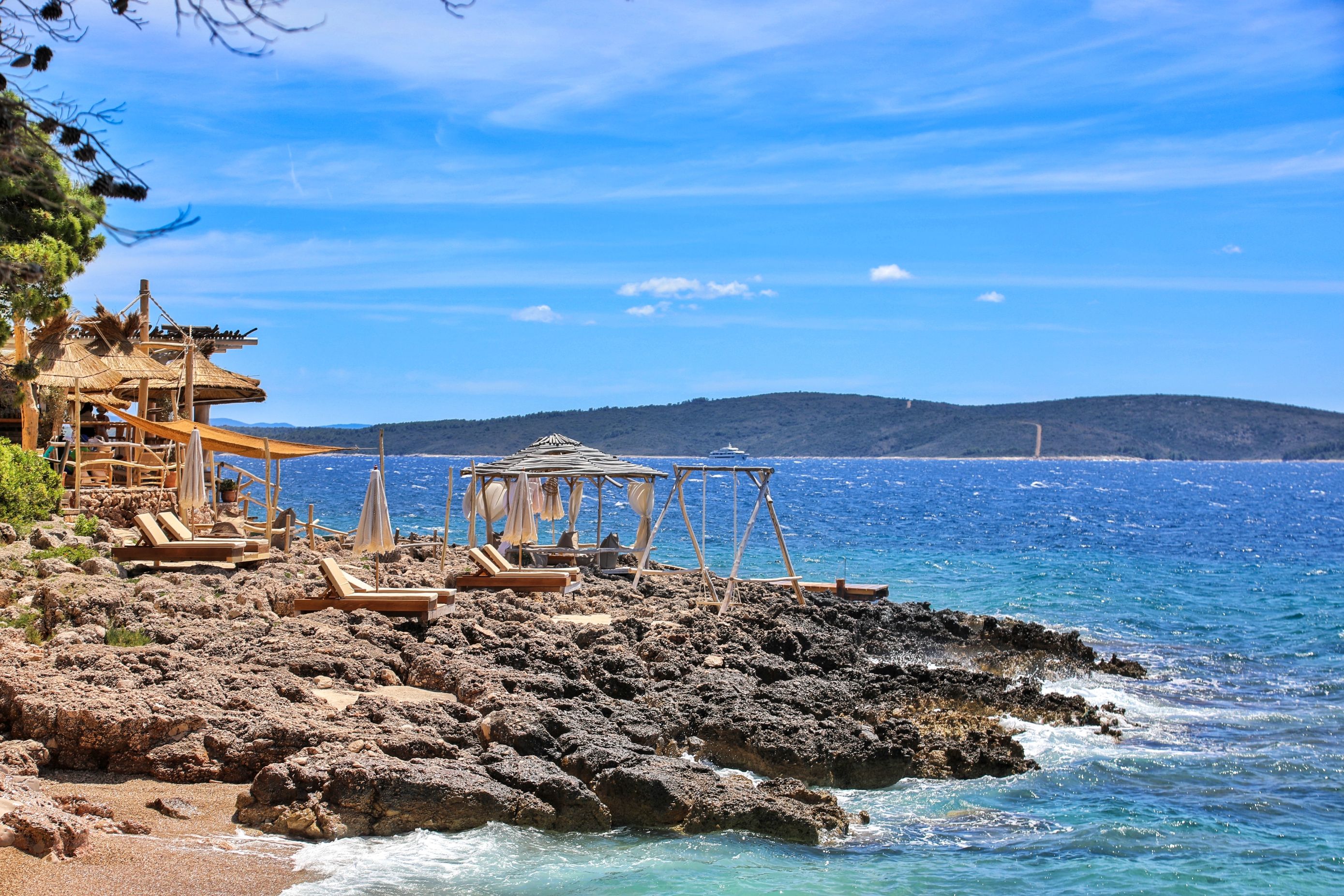 Malo nerazvikano mjesto na Hvaru krije beach bar stvoren za uživanje