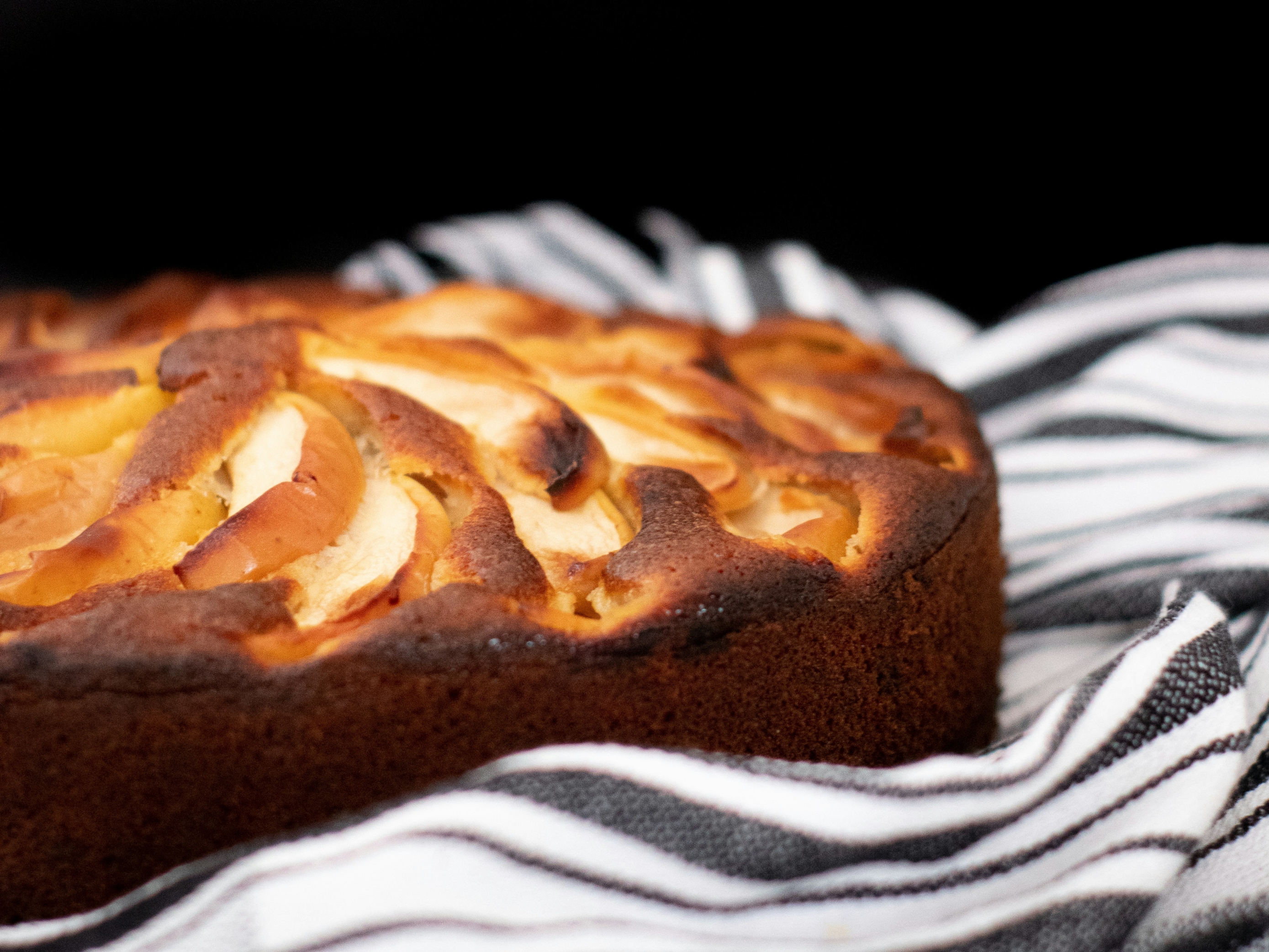 Apple cake: danas radimo ovaj mekan i sočan kolač koji najavljuje dolazak jeseni