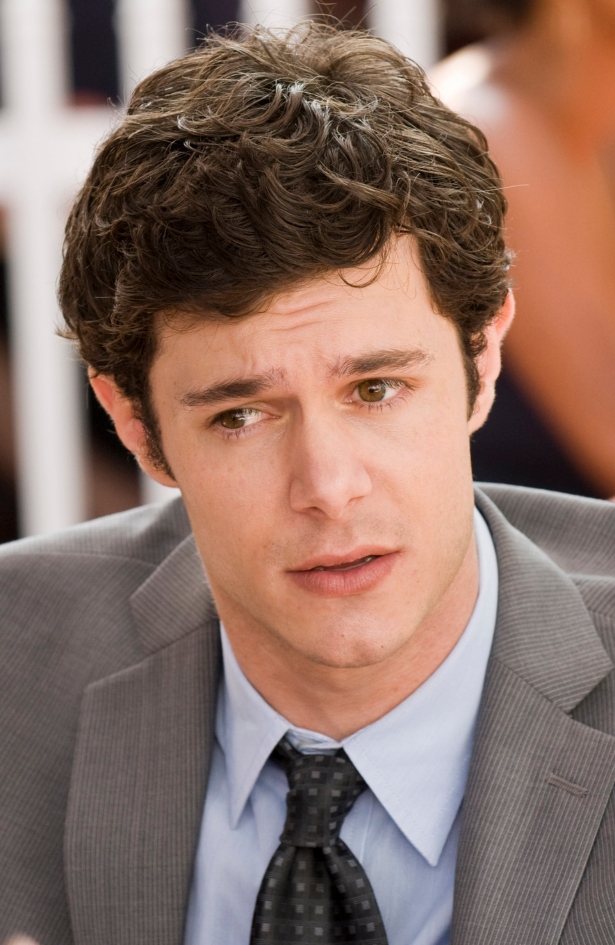 Od seksi štrebera, do seksi rabina. Adam Brody 20 godina nakon O.C.-ja ponovno osvaja srca gledateljica