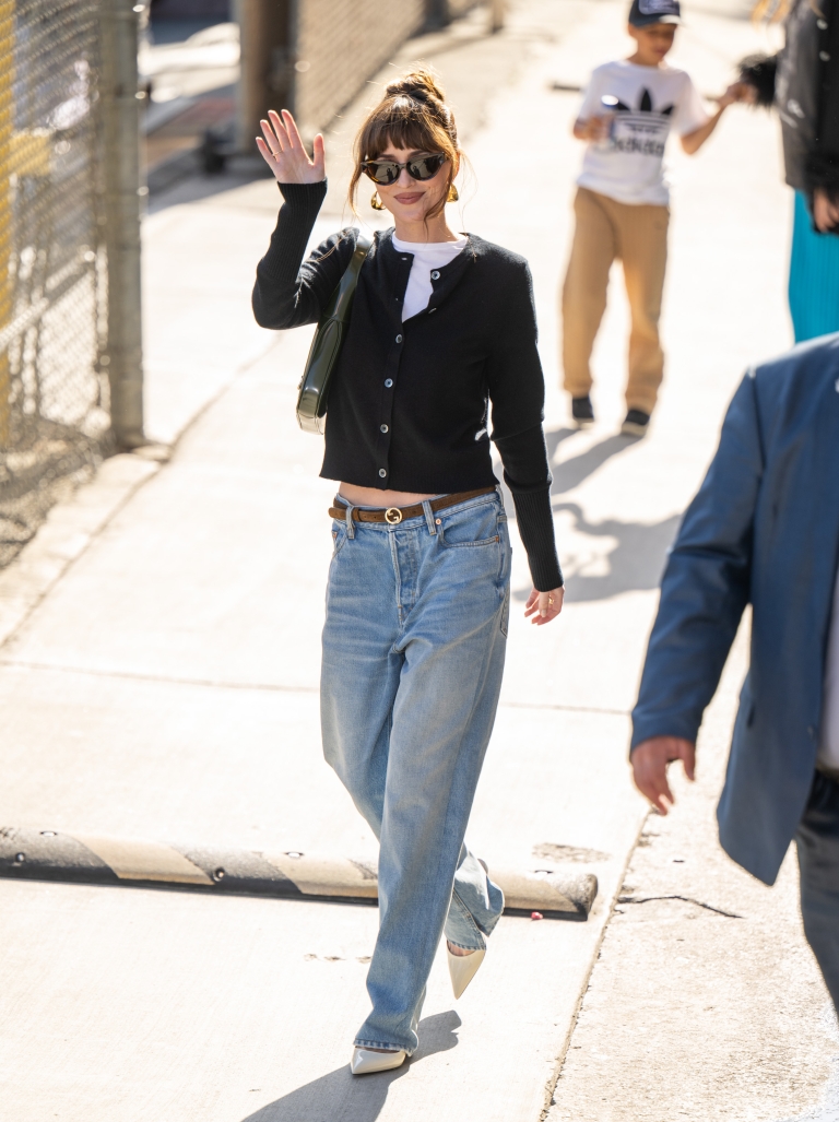 Dakota Johnson Street Style 0883205127