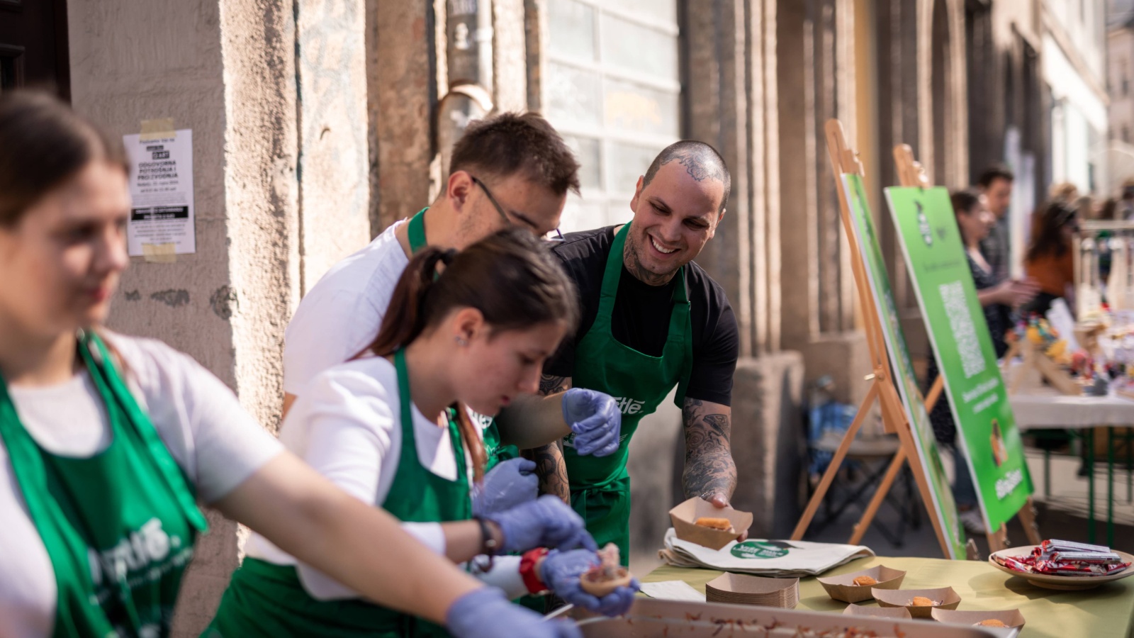 Chef Mario Mandarić s učenicima Centra za odgoj i obrazovanje Slava Raškaj na Ilica Q’artu pripremao zero waste zalogaje