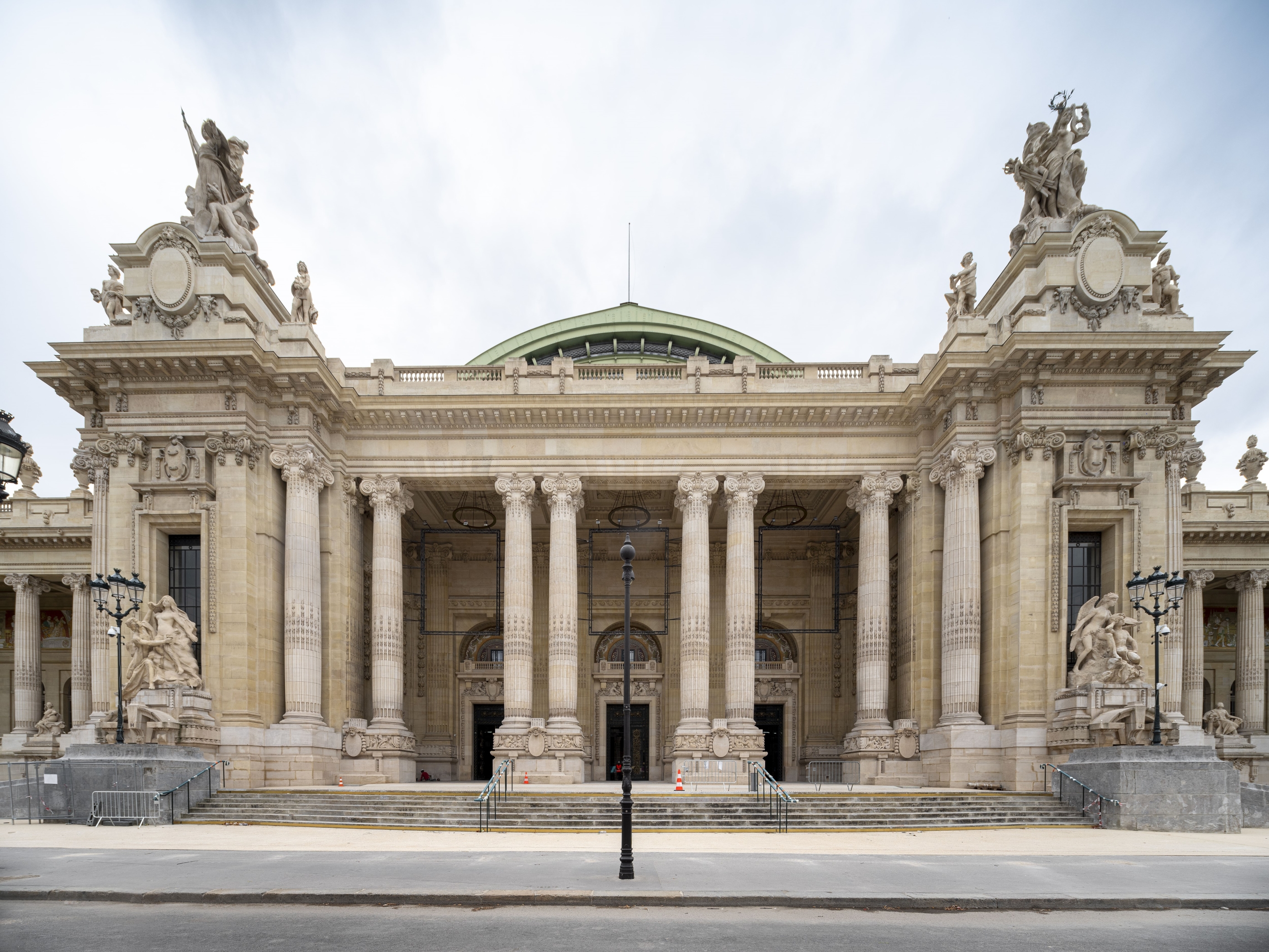 chanel_Grand Palais_patrick-tourneboeuf-chez-tendance-floue-grandpalaisrmn-paris-2024-HD