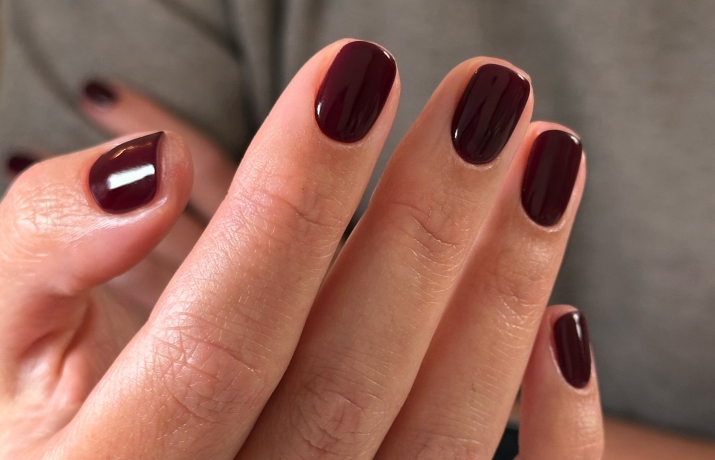 Black cherry nails: Moćna i profinjena manikura nezaobilazna u jesenskoj sezoni