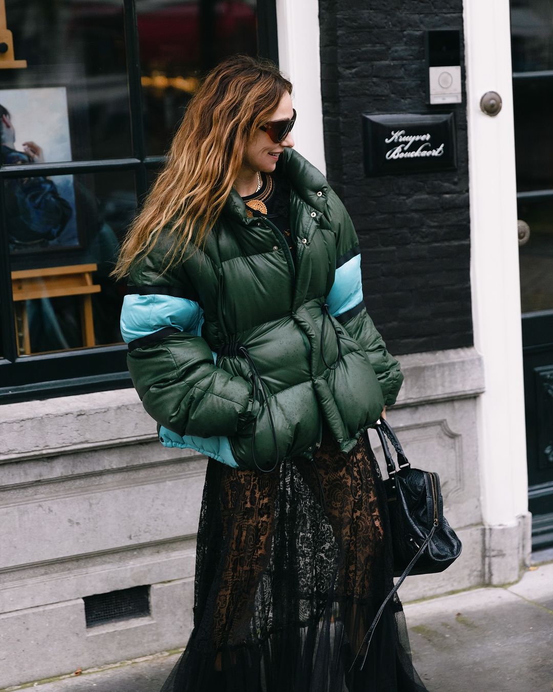 Skijaška jakna kao ključni dio streetstyle outfita? Kelly Wearstler demonstrirala novi trend