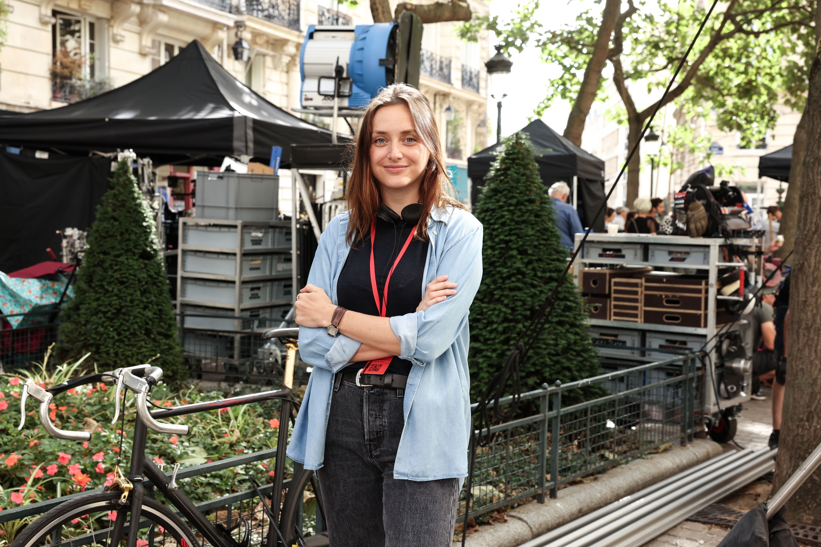 Razgovarali smo s Angelinom Komarovom koja je radila na setu serije Emily in Paris, a uskoro dolazi na SEMPL