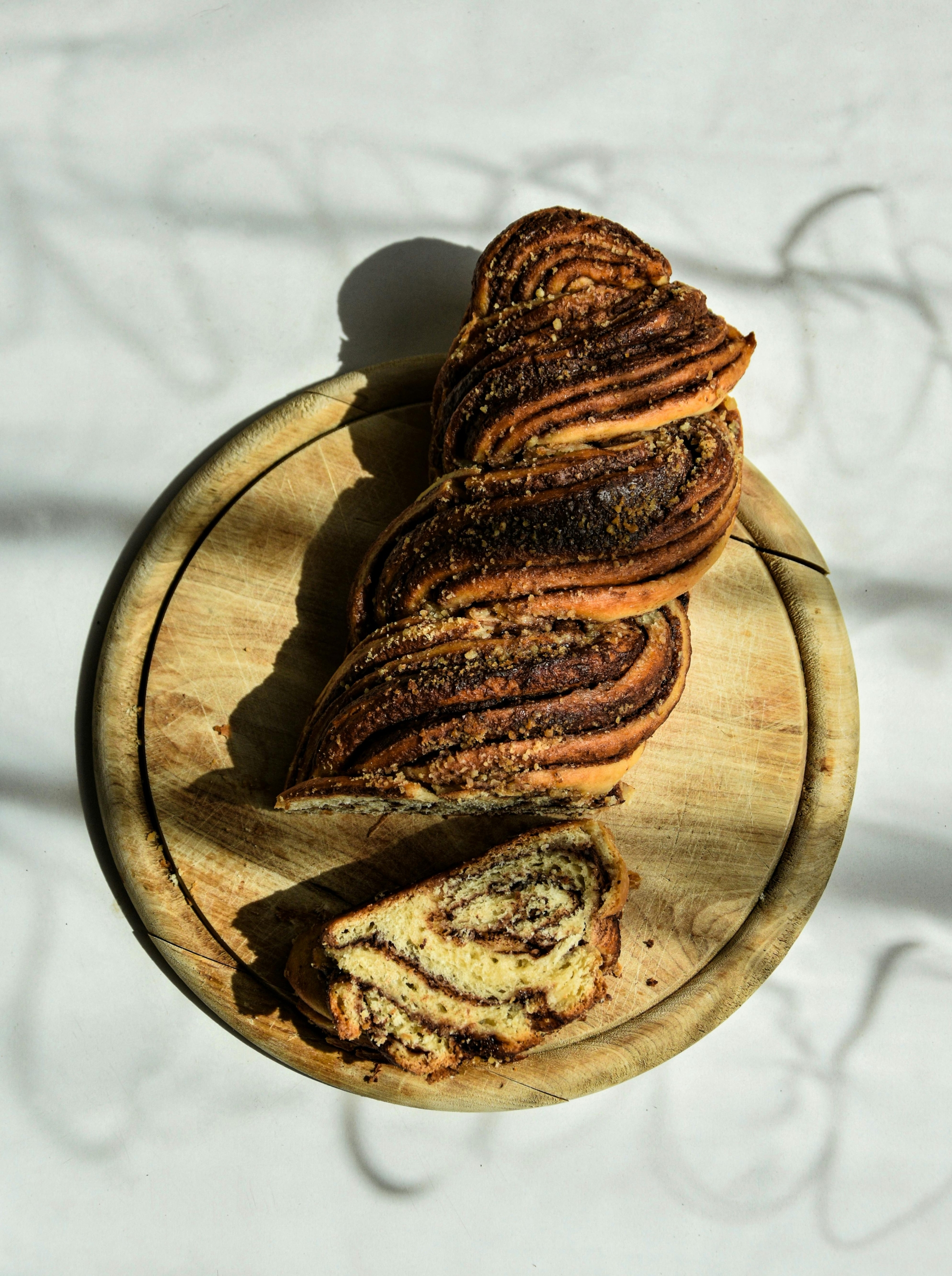 Babka s karamelom od datulja: Slatka pletenica za hladnije dane