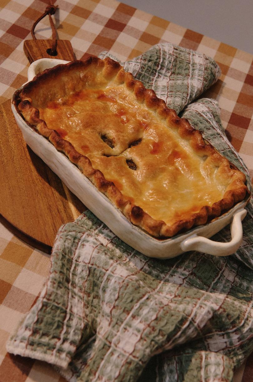 Tortica od šampinjona i lisnatog tijesta mogla bi postati vaša omiljena večera. Imamo recept