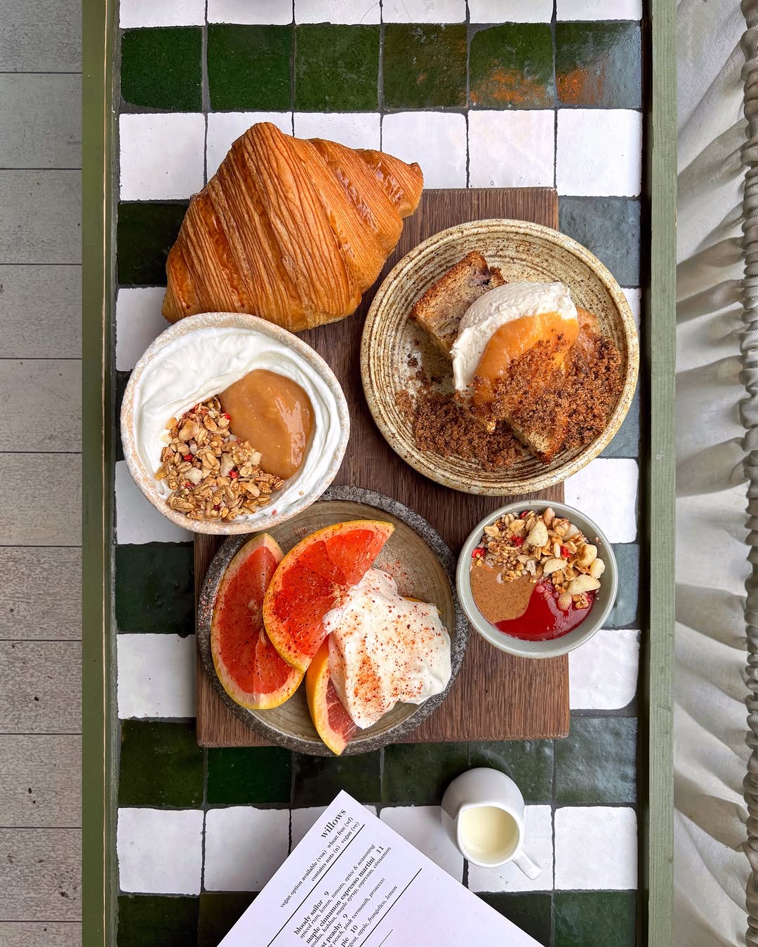 U ovom restoranu sami kreirate svoju brunch platu s nekoliko različitih jela. Izgleda predobro!