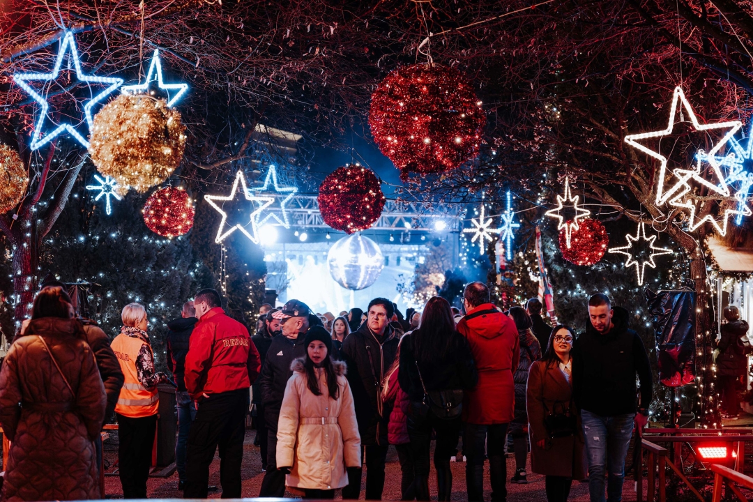 Pašticada u pecivu, klizalište, dječji program i koncerti – Adventura je najbolji advent na obali