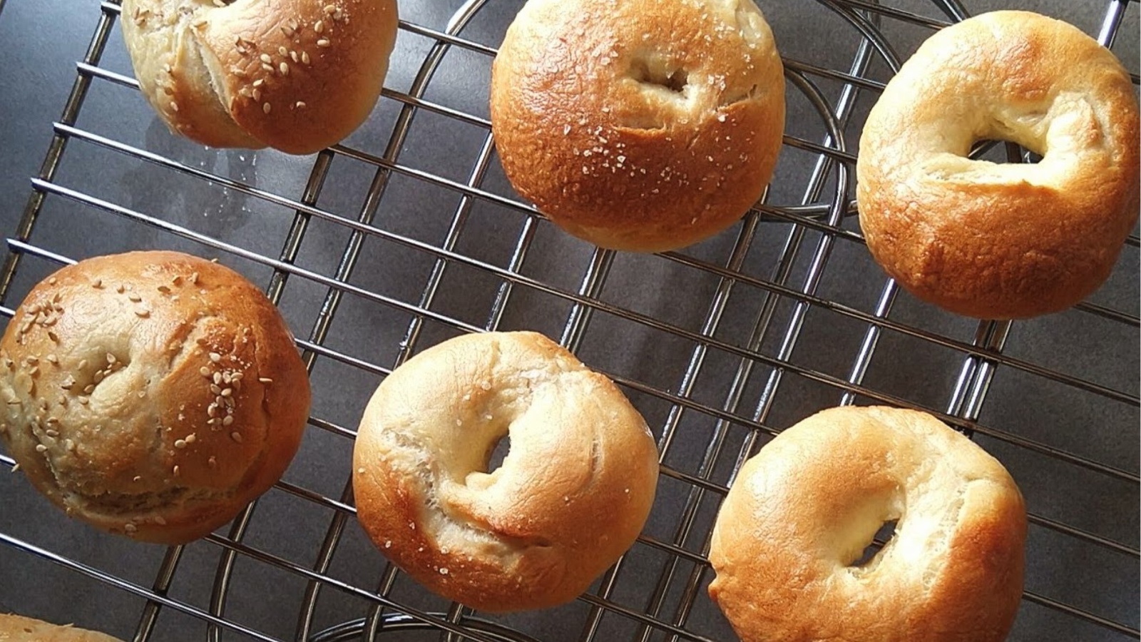 Brzi bagelsi od 3 sastojka trenutno su veliki hit: Mogu u pećnicu ili air fryer – imamo recept