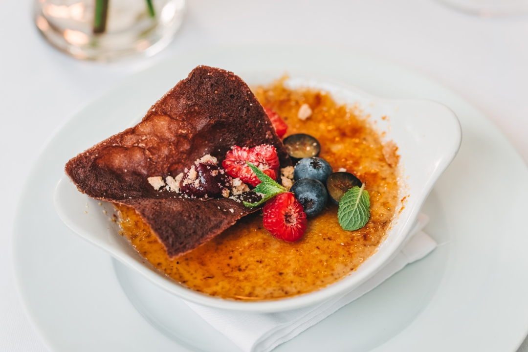 Esplanade Zagreb Hotel - Creme brulee s mirisnim zacinima i pjenom od bobicastog voca