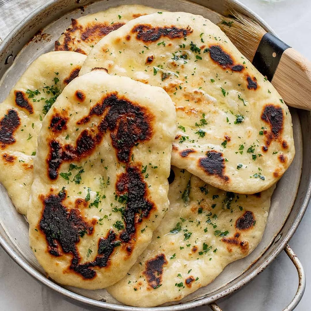 Naan bread sa sirom i sezamom je sve što nam treba za vikend druženja. Imamo recept