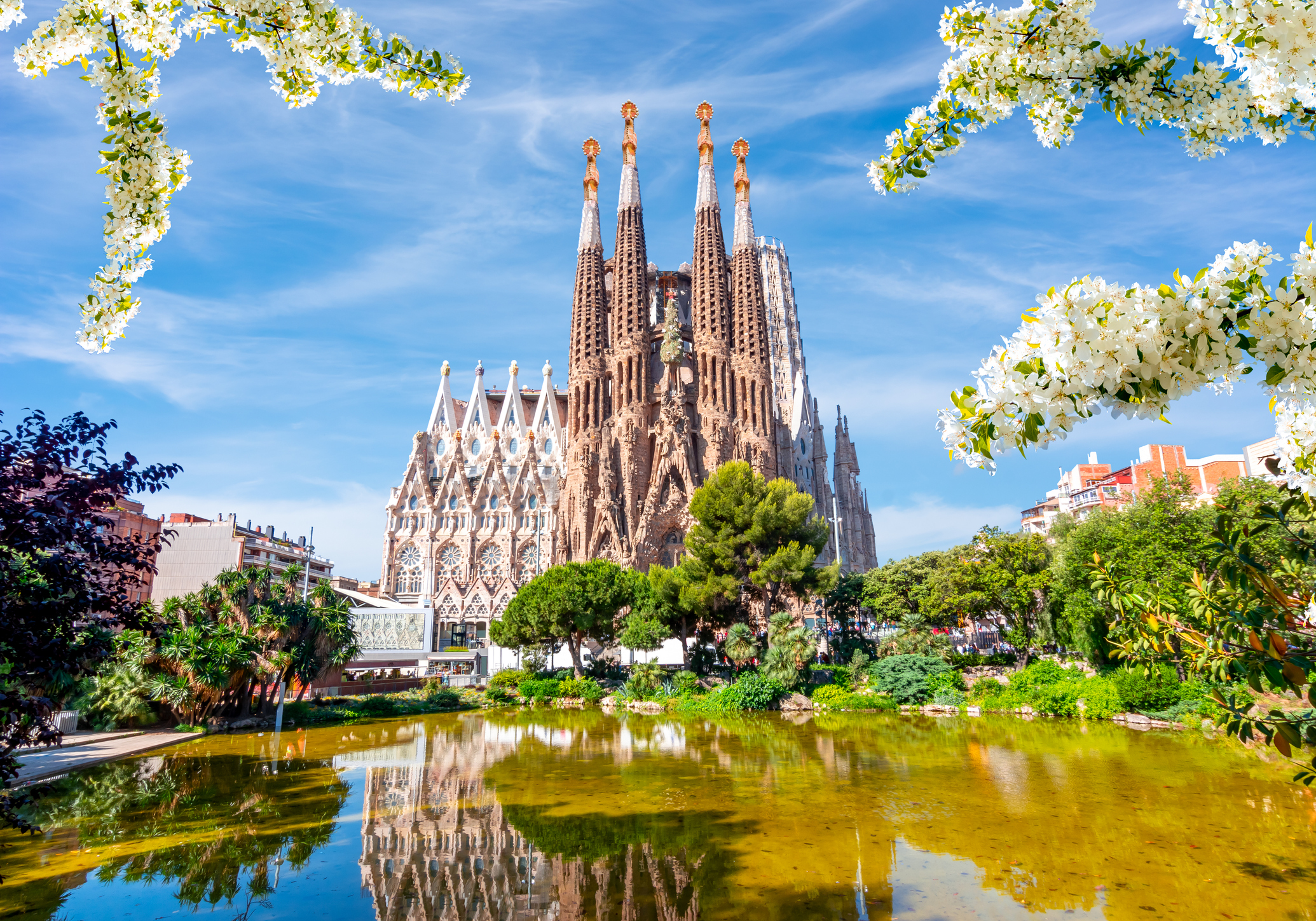 Barcelona_iStock-1210149241