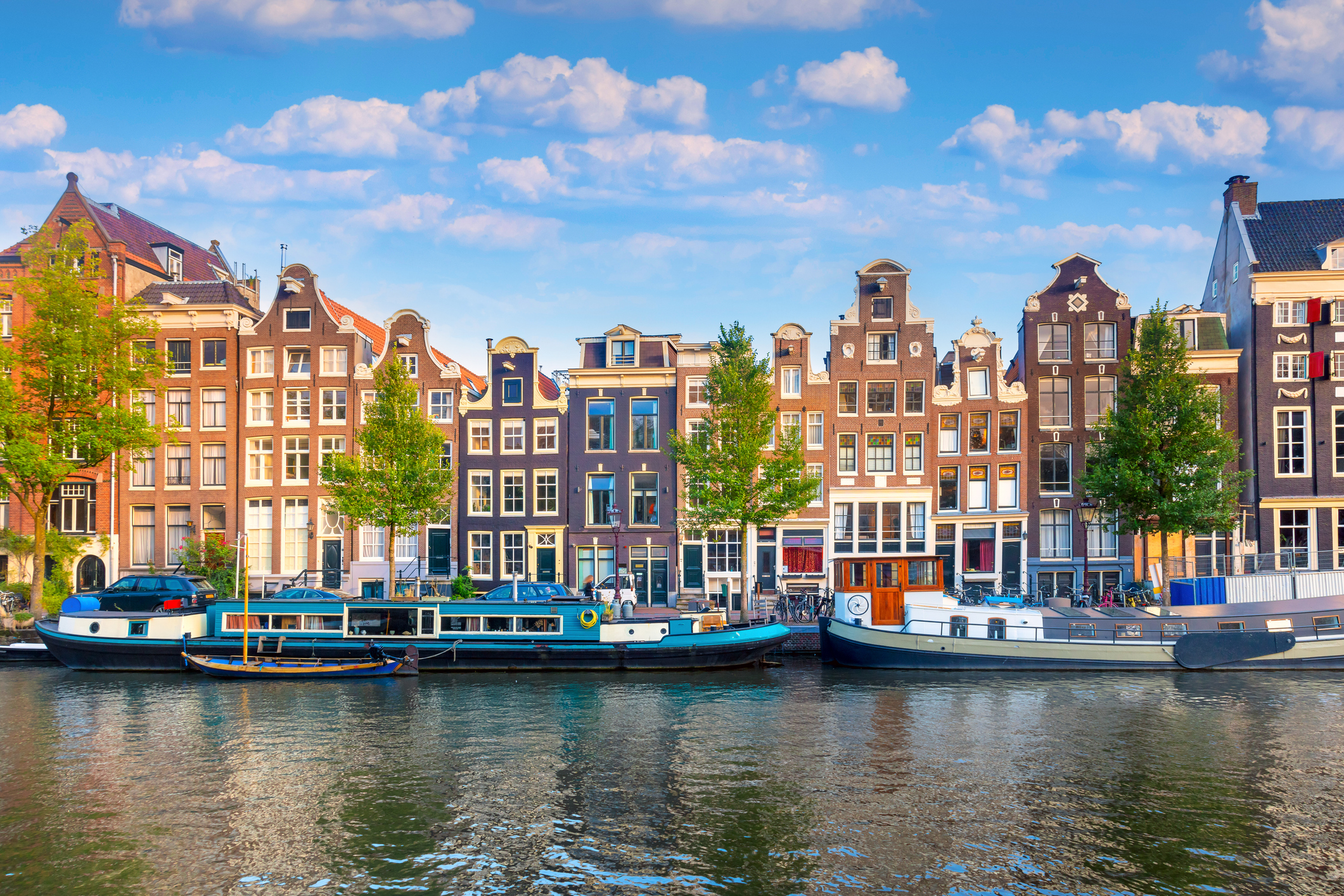 Amsterdam_iStock-1410278447