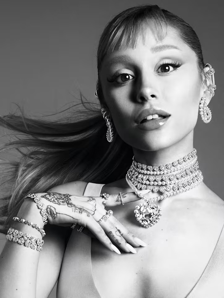 Ne možemo ostati imuni na spoj glazbe i nakita. I zato je tu Ariana Grande x Swarovski Capsule kolekcija