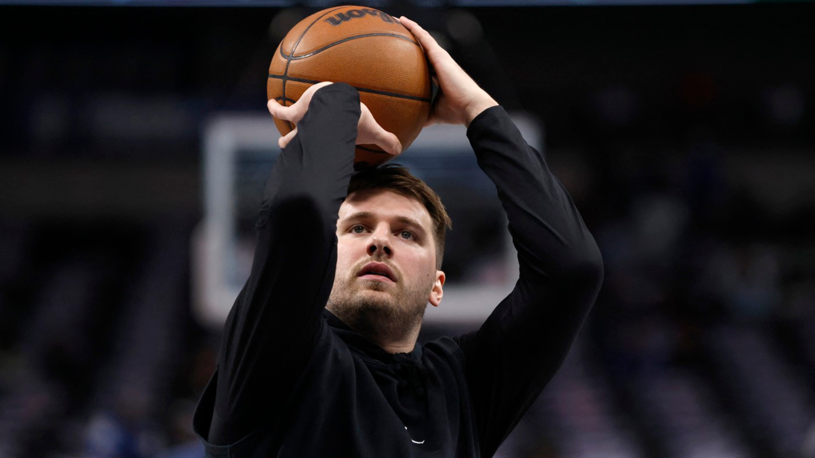 Luka Dončić na prvoj tekmi protiv bivše ekipe Dallas Mavericks nosi novi par Jordanica