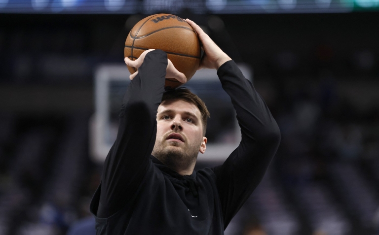 Luka Dončić na prvoj tekmi protiv bivše ekipe Dallas Mavericks nosi novi par Jordanica