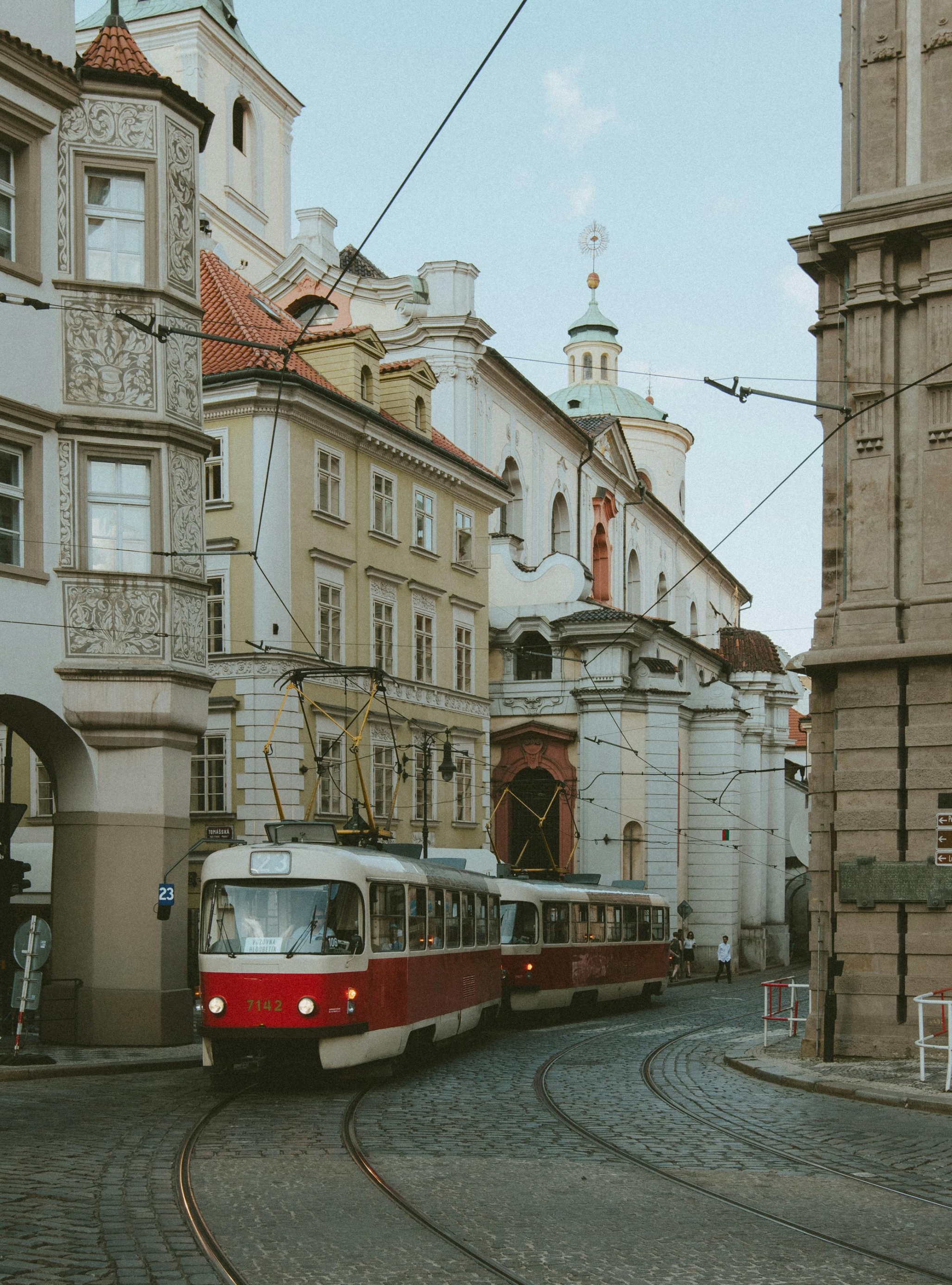 Prag_pexels-jeffrey-czum-254391-2346216