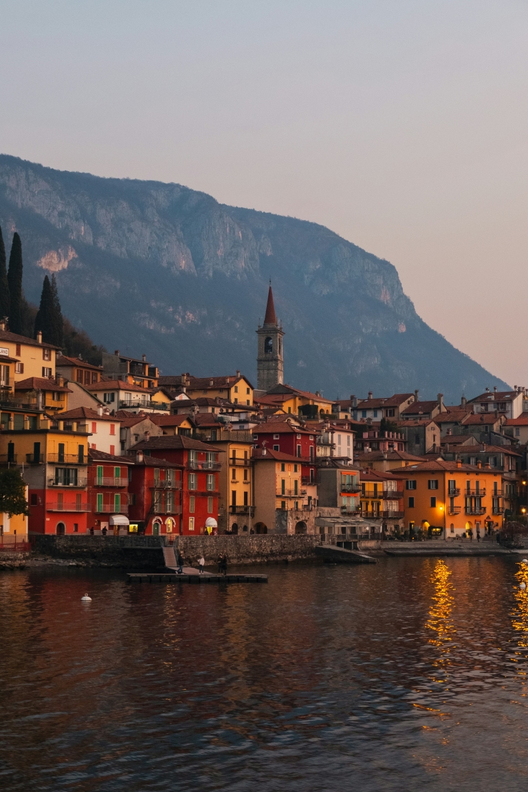 Varenna_julia-solonina-Csja8O0sbOw-unsplash