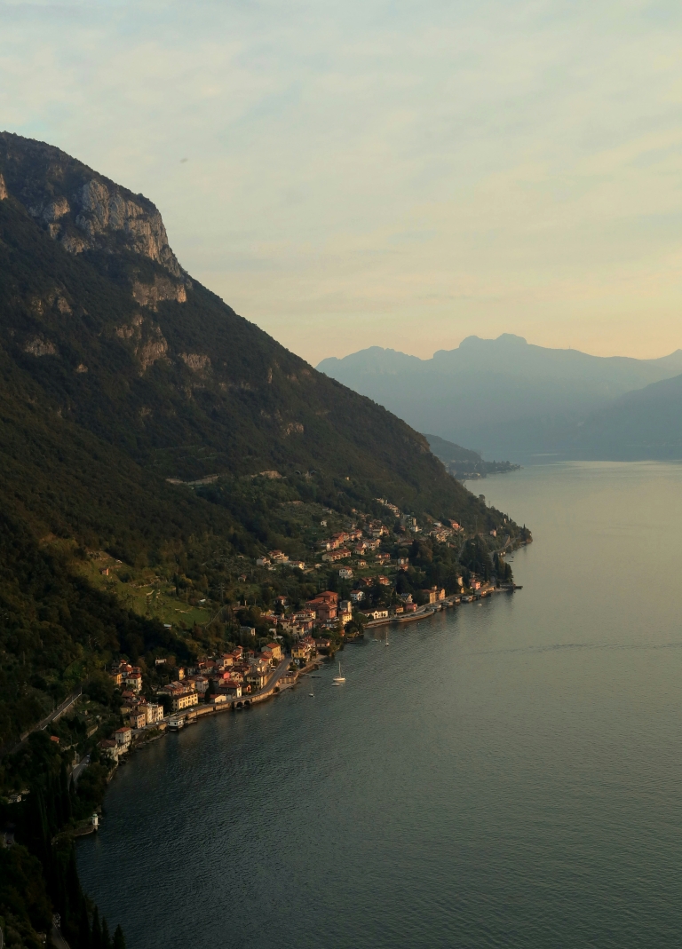 Varenna_tnkn29-QJYKA0irw_4-unsplash