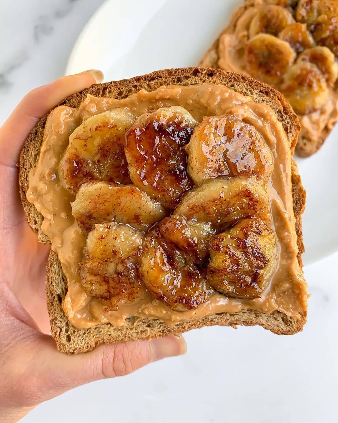 Banana bread tost – omiljen kolač sada jedemo u puno jednostavnijem obliku – i savršen je