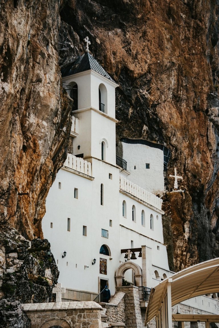 Manastir Ostrog_pexels-nikola-kojevic-1608684723-29747409