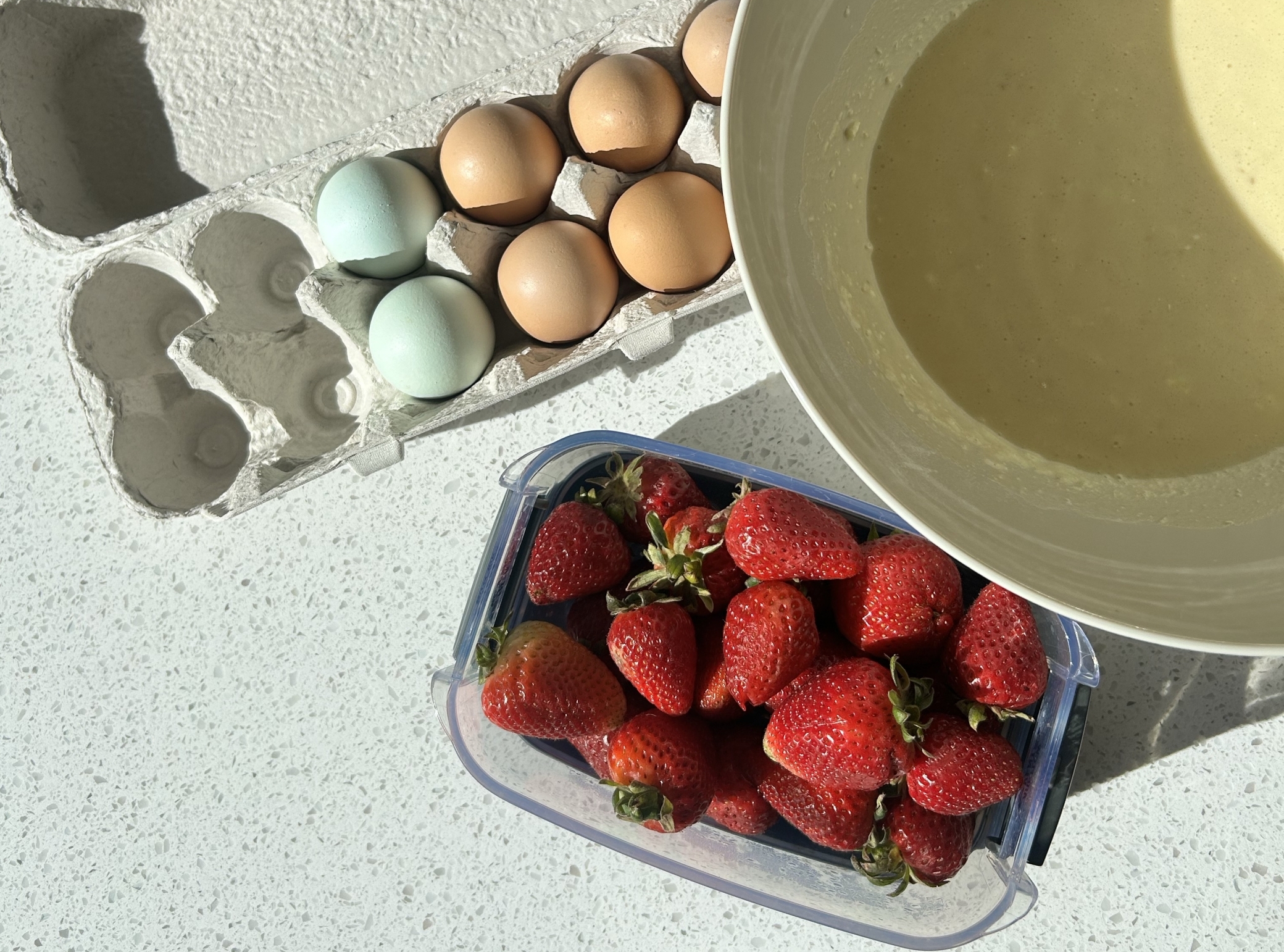 Obožavamo ove mekane, sočne muffine od jagoda i bijele čokolade: Donosimo recept