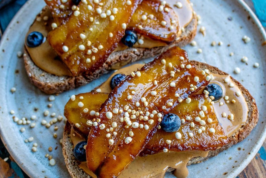 Banana bread tost – omiljen kolač sada jedemo u puno jednostavnijem obliku – i savršen je